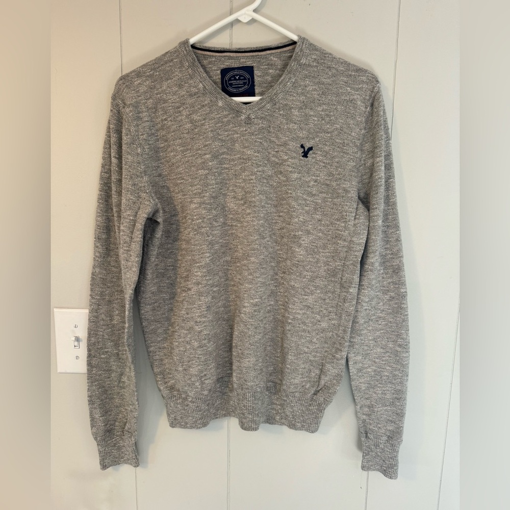 American Eagle Outfitters Gray V-Neck Sweater Size M